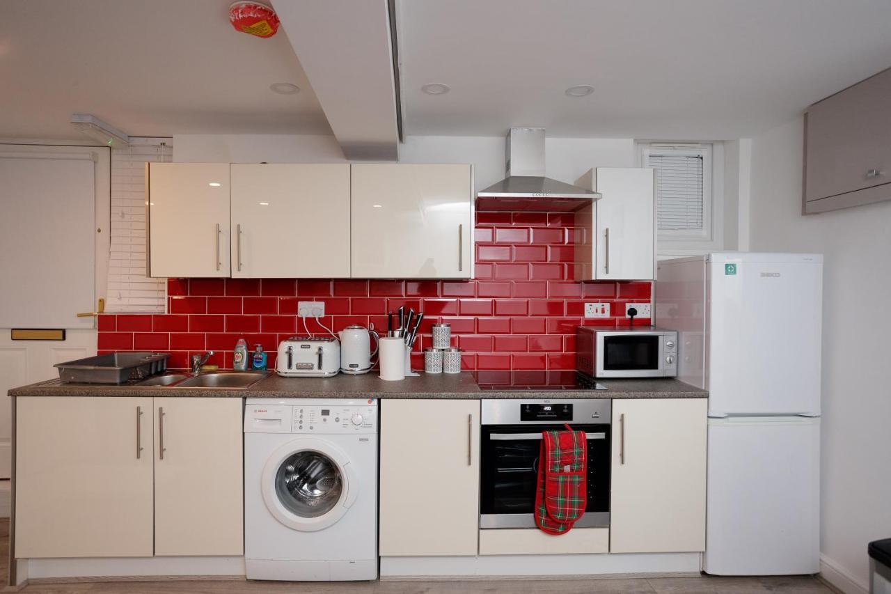Carter House Apartments.....6 Beds In 3 Bedrooms Leeds  Room photo