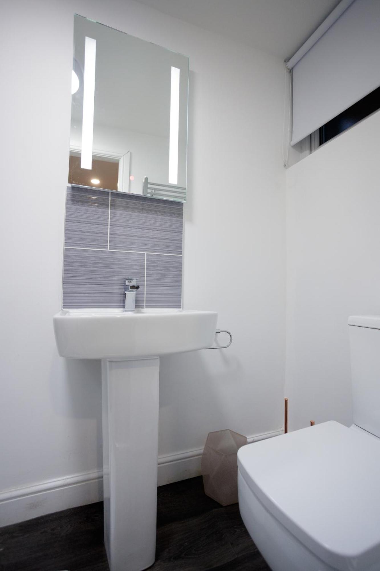Carter House Apartments.....6 Beds In 3 Bedrooms Leeds  Room photo